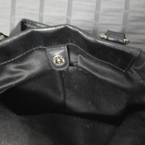 Ashley Coach Black Signature Shoulder Bag - Picture 9 of 10